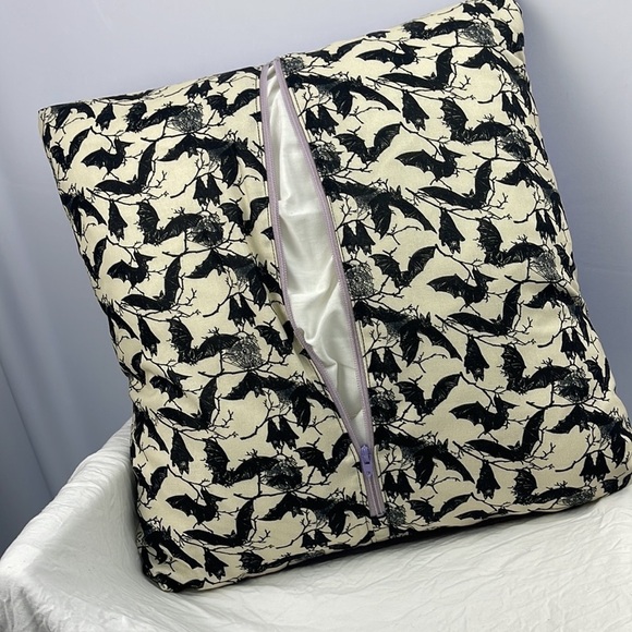 Homemade brand new T-shirt pillow.  Haunted house Bats Halloween accent pillow - Picture 6 of 8